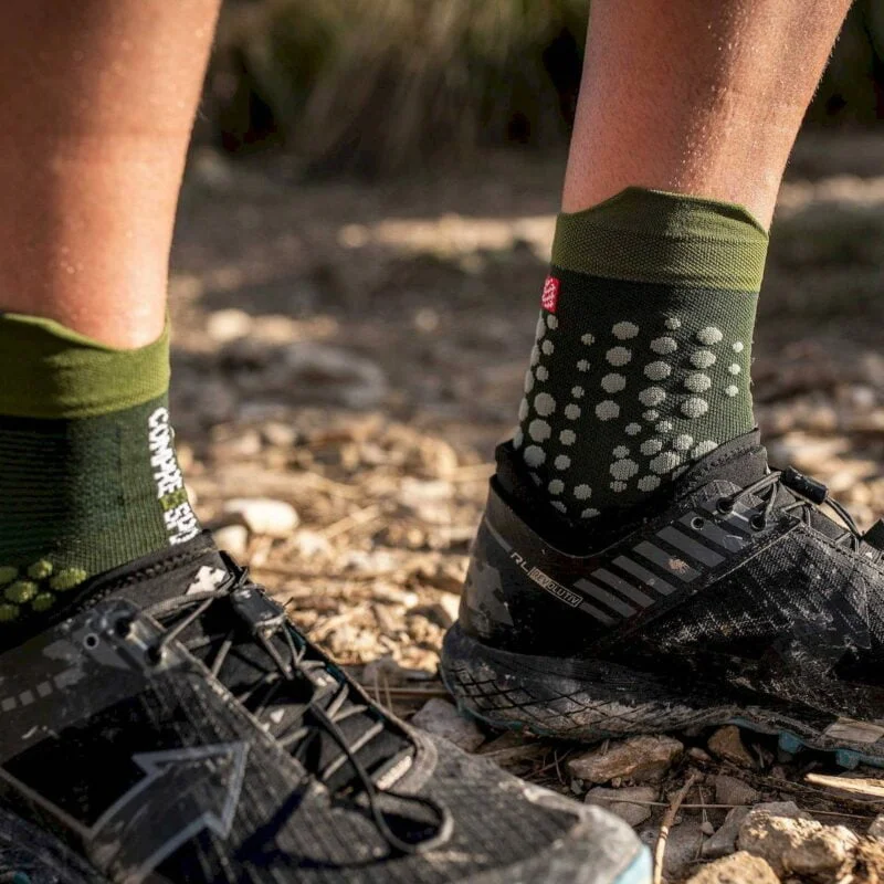vo_trail_compressport_pro_racing_trail_prs_v3_stealth_green_03