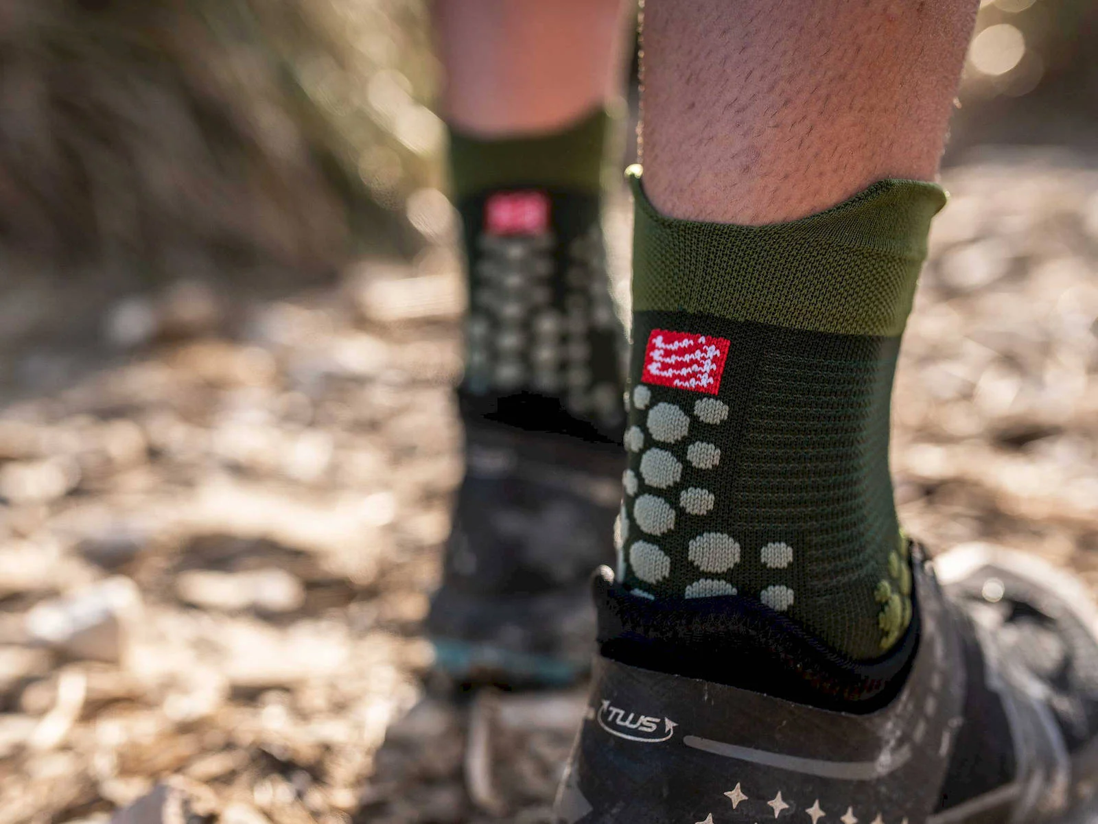 vo trail compressport pro racing trail prs v3 stealth green 04 Vớ chạy bộ Compressport Pro Racing Socks V3.0 - Trail - YCB.vn