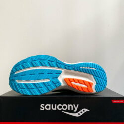 Giày chạy nam Saucony Triumph 18