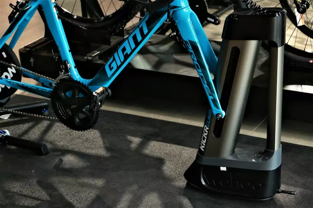 thiet bi tao do doc wahoo kickr climb indoor grade simulator 15 Thiết bị tạo độ dốc Wahoo KICKR Climb Indoor Grade Simulator - YCB.vn