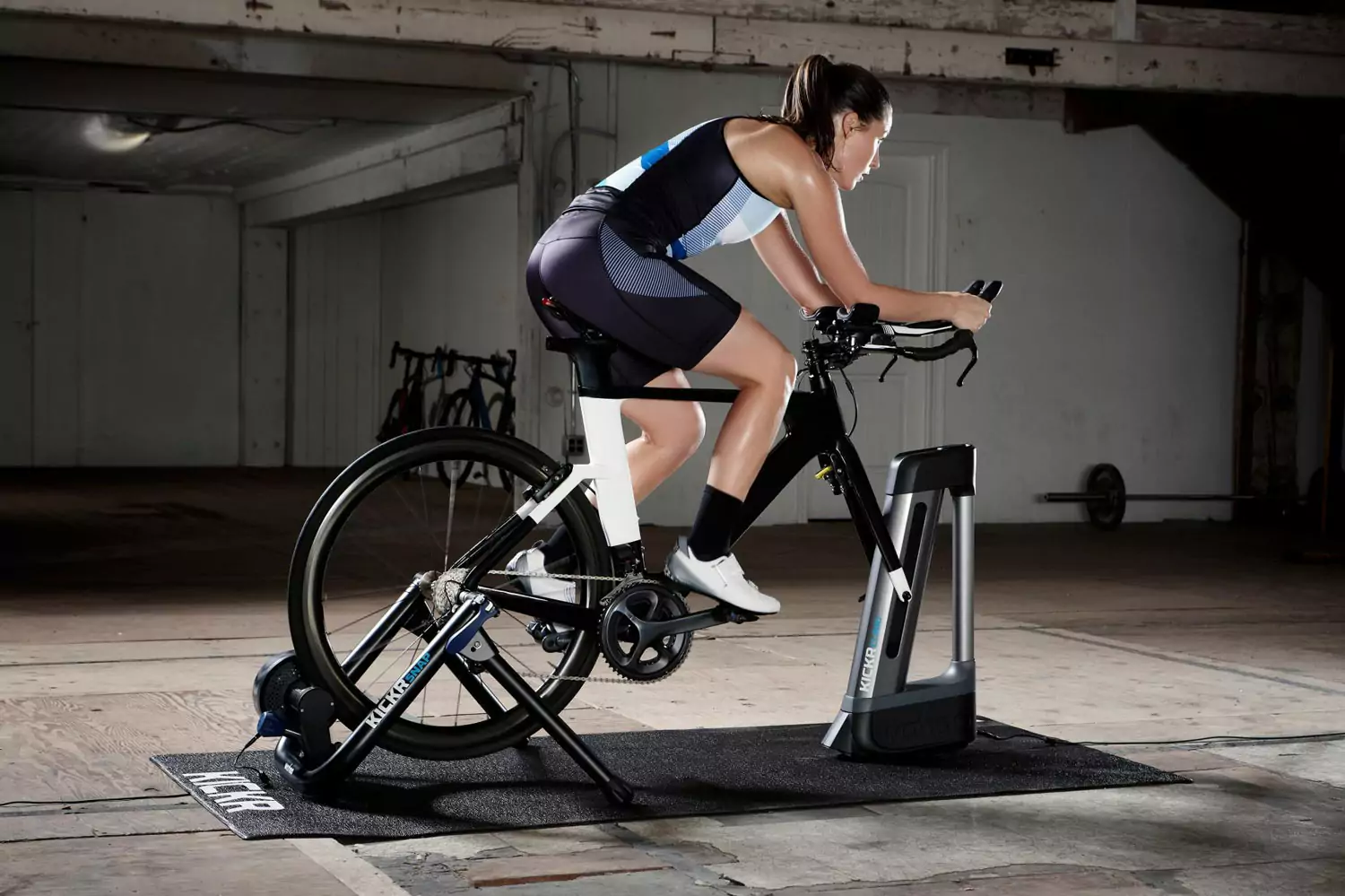 thiet bi tao do doc wahoo kickr climb indoor grade simulator 6 Thiết bị tạo độ dốc Wahoo KICKR Climb Indoor Grade Simulator - YCB.vn