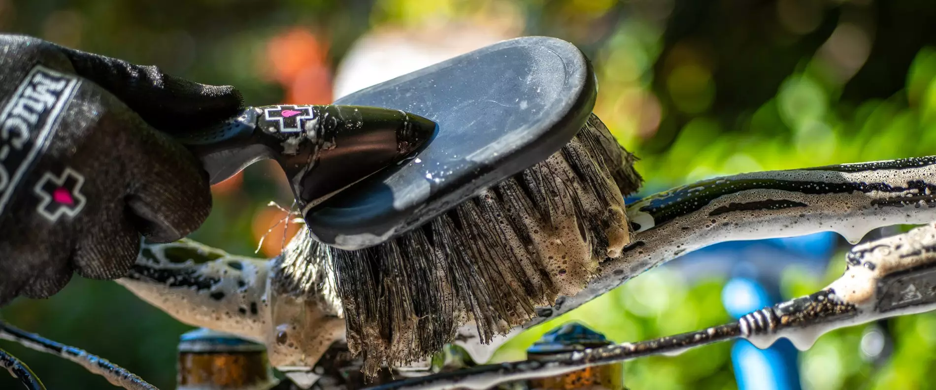 bàn chải mềm vệ sinh xe muc-off soft washing brush 1 ban chai mem ve sinh xe muc off 9 Bàn chải mềm vệ sinh xe Muc-off soft washing brush - YCB.vn