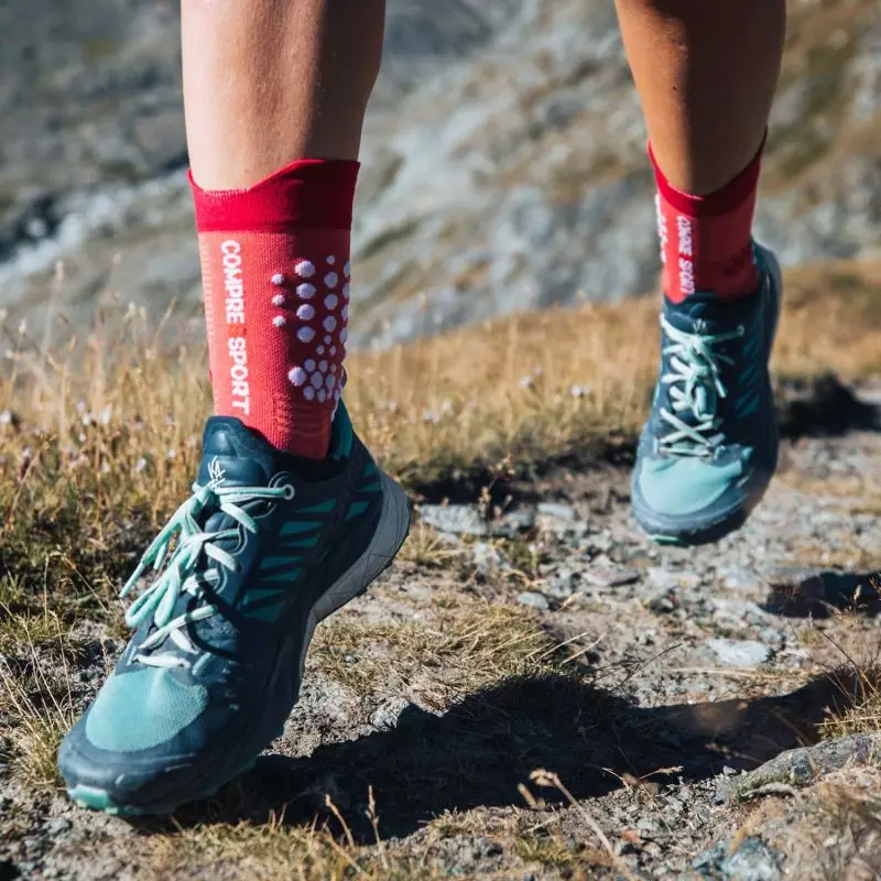 vo_trail_compressport_pro_racing_trail_prs_v3_garnet_rose_6