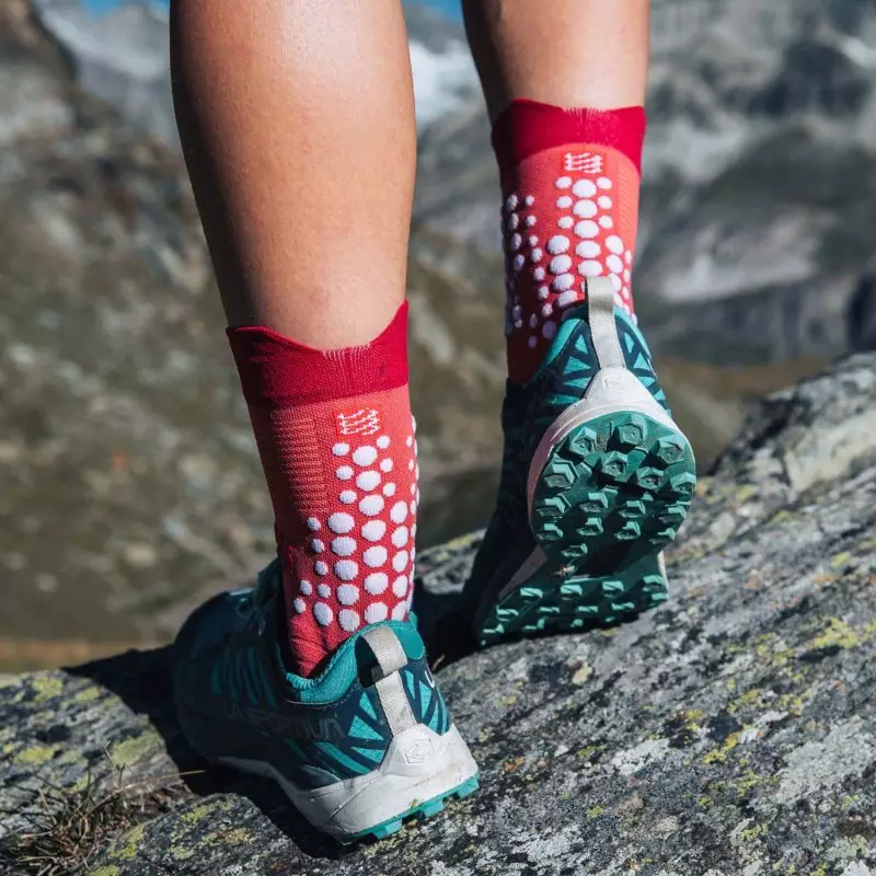 vo_trail_compressport_pro_racing_trail_prs_v3_garnet_rose_7