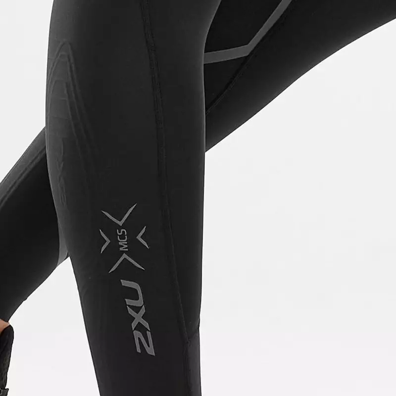 2xu_mcs_mid_rise_compression_tight_WA5332b_BLK-BRF3