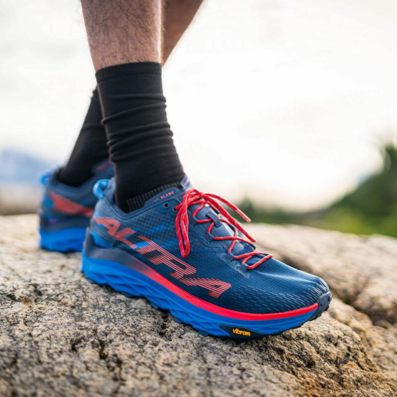 giay_chay_trail_altra_mont_blanc_blue_red_11