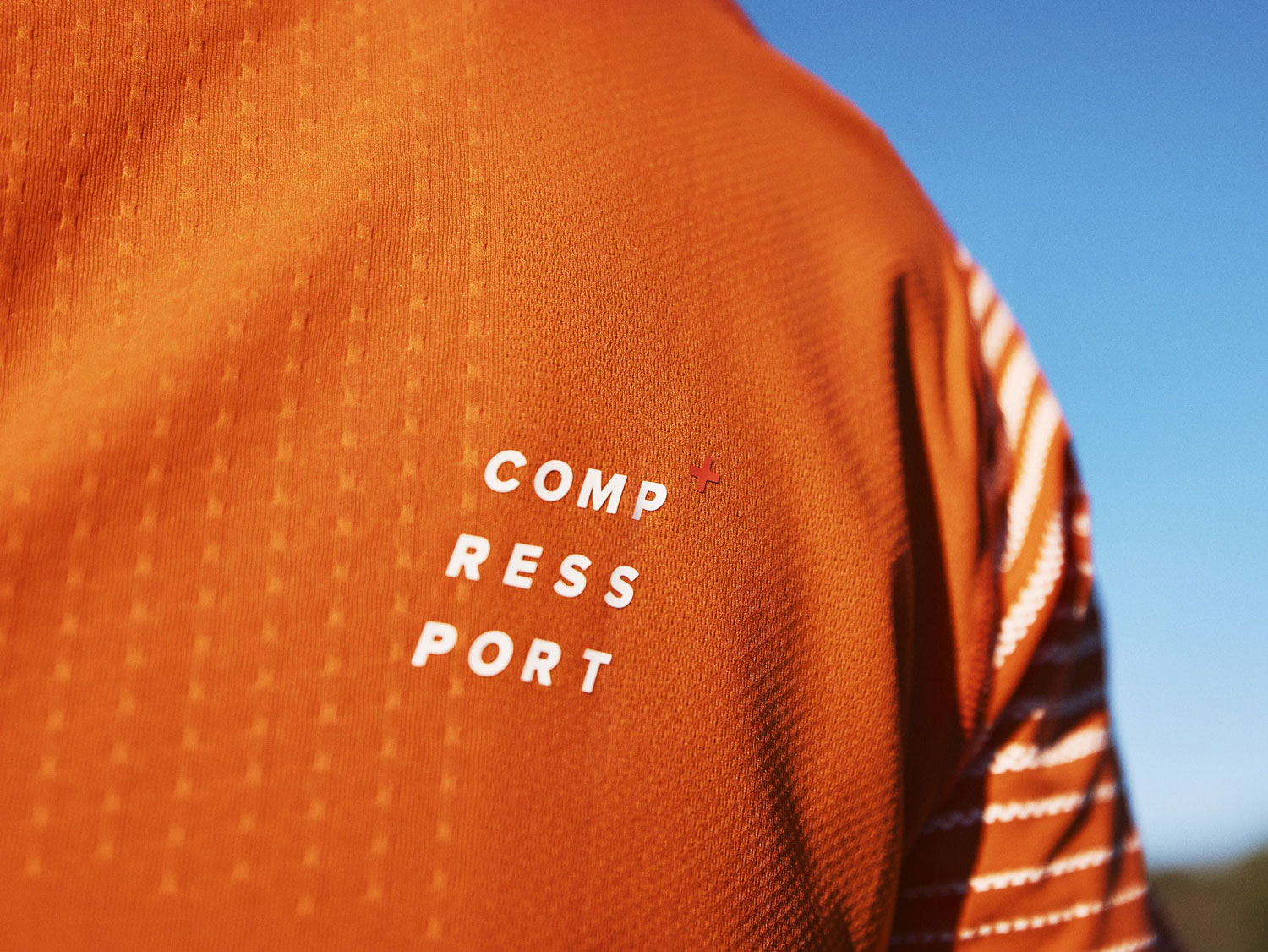 ao thun compressport performance ss tshirt orange 6 Áo chạy bộ nam Compressport Performance SS T-Shirt - YCB.vn