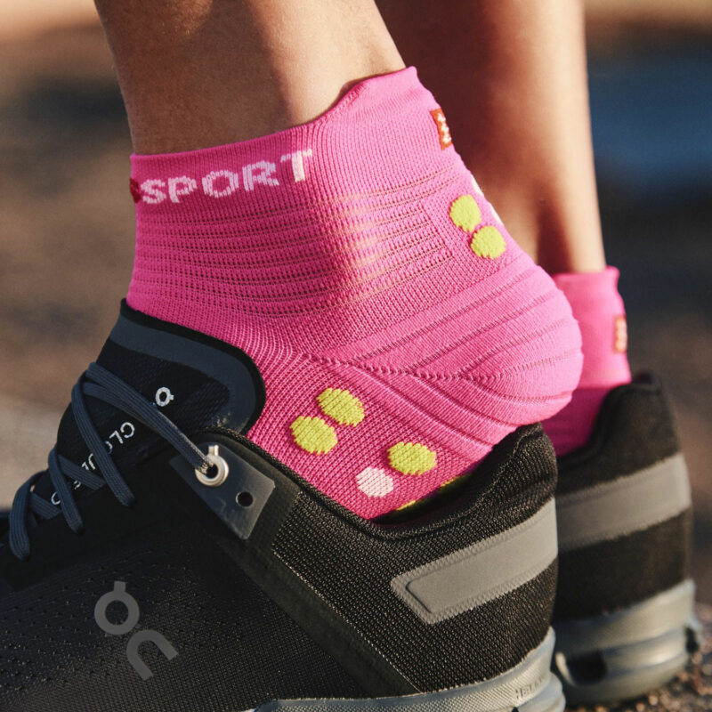 compressport_pro_racing_socks_v4_pink_4
