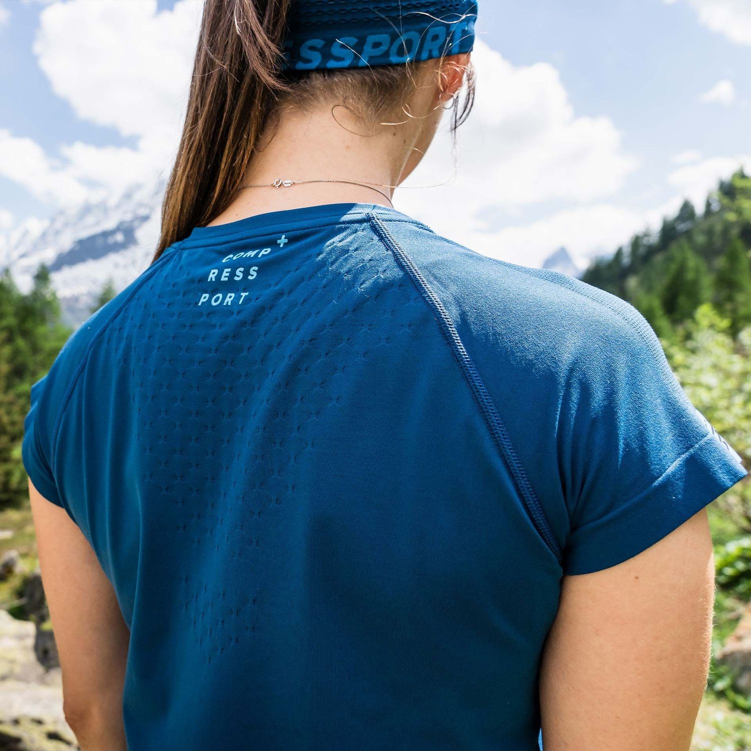 ao thun chay bo nu compressport mont blanc 1 Áo chạy bộ nữ Compressport Training T-Shirt - Mont Blanc 2022 - YCB.vn