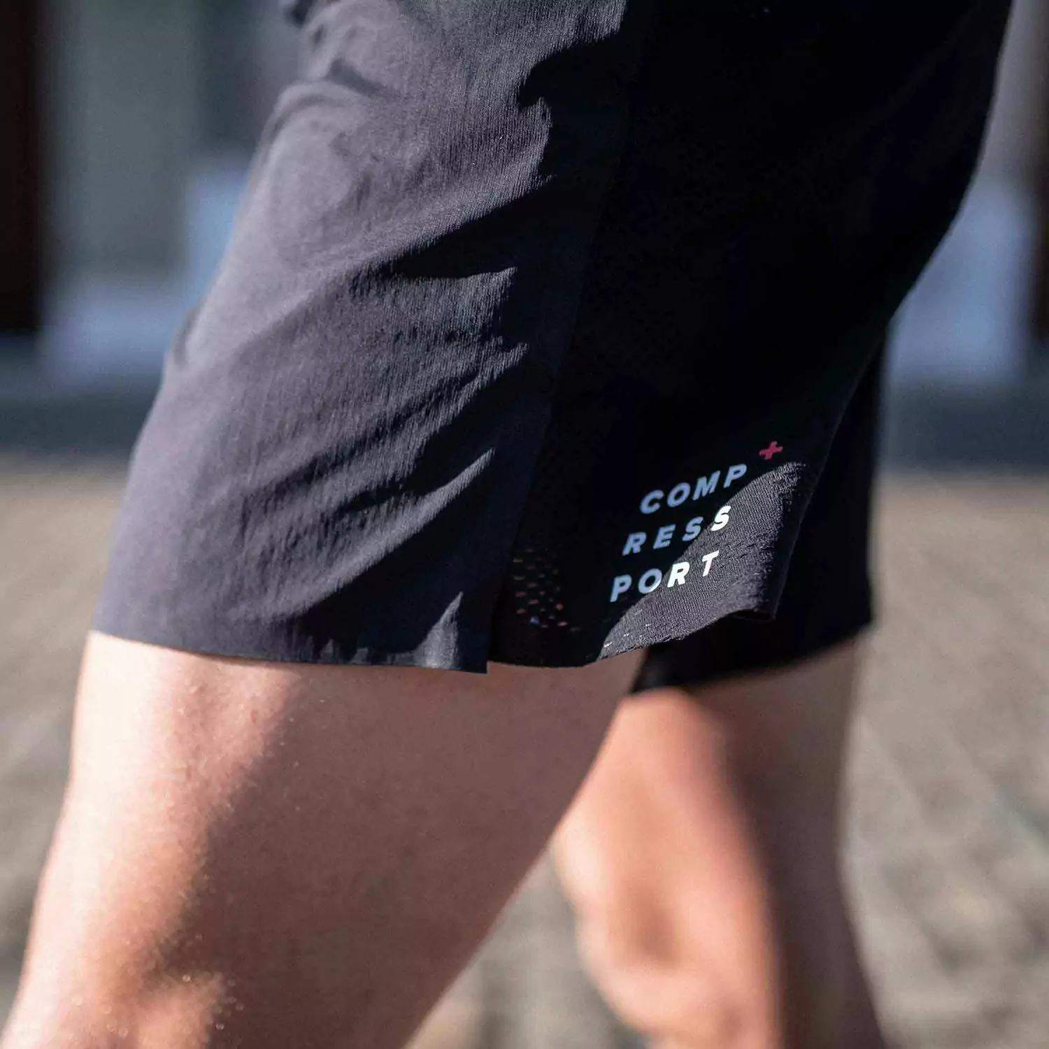 Quần đùi chạy bộ nam Compressport Racing Split Shorts 3 racing split short compressport 5 Quần đùi chạy bộ nam Compressport Racing Split Shorts - YCB.vn