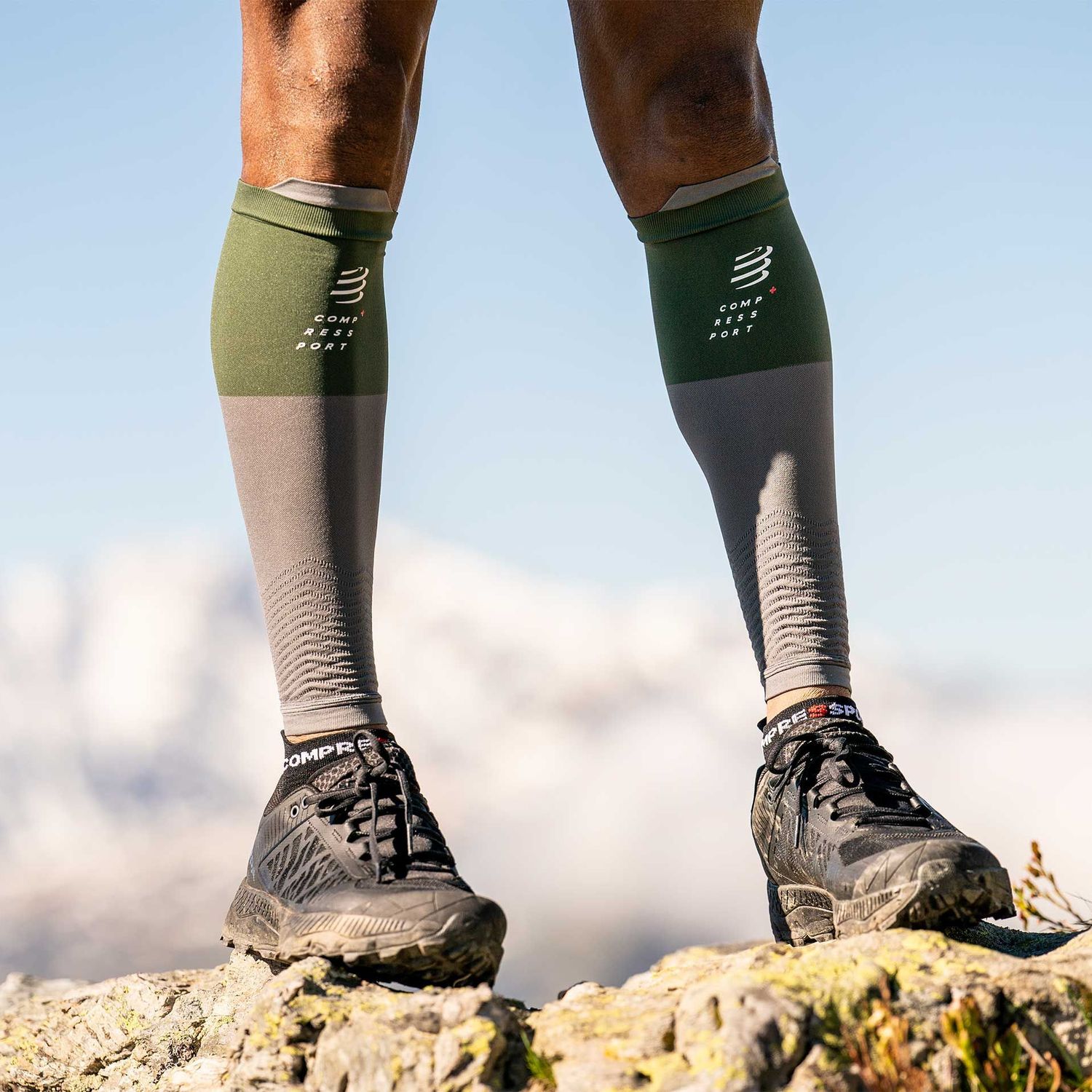 bo bap chan compressport r2v2 dark green steel grey4 Đồ nghề chạy trail - YCB.vn