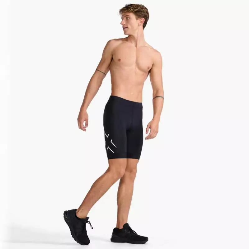 quan-thi-dau-nam-ba-mon-phoi-hop-2XU-Core-Tri-Short (3)