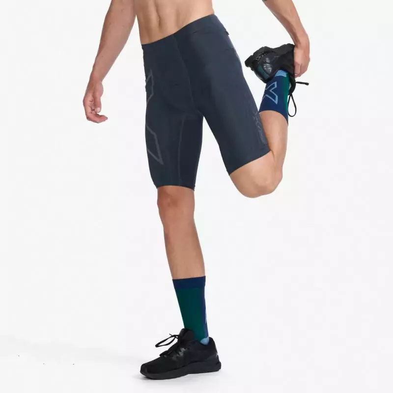 quan-dui-2xu-mcs-run-compression-shorts-india_lnk_black-(4)