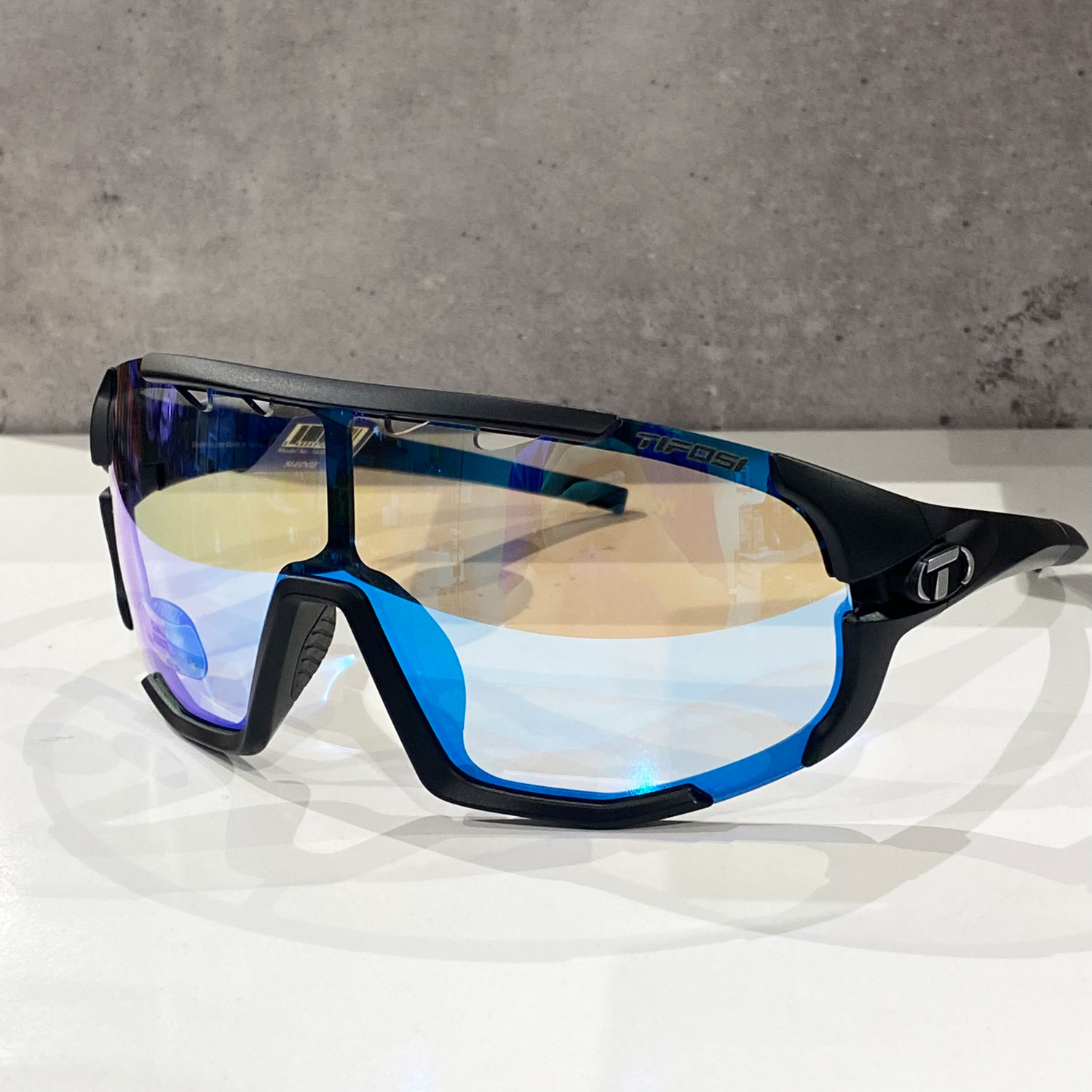 Kính mát thể thao Tifosi Sledge | Matte Black | Clarion Blue Fototec (Tròng đổi màu) - YCB -  Kính Mát Chạy Bộ 2