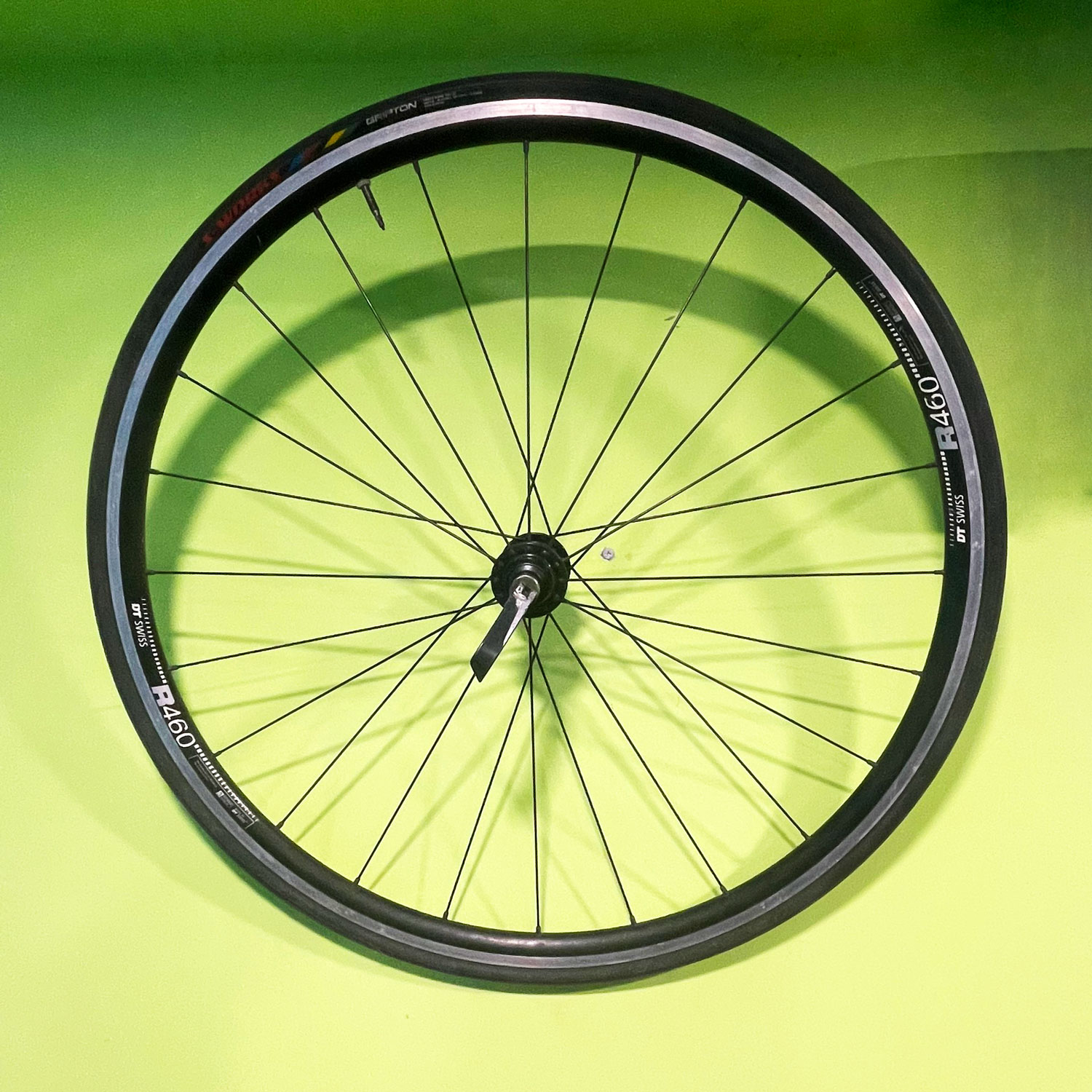 gia treo banh xe dap 17 Giá treo bánh xe đạp lên tường - YCB.vn