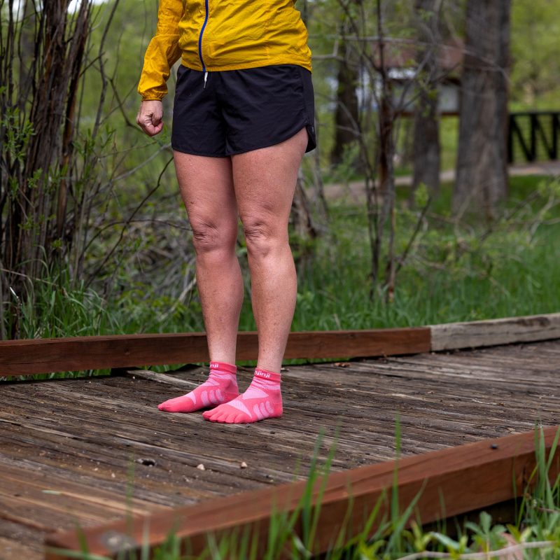 vo_chay_bo_injinji_women_ultra_run_mini_crew_coral_3