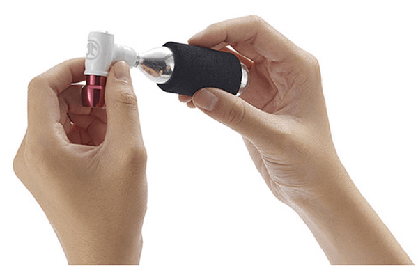 đầu bơm co2 jett vortex co2 inflator 2 dau bom co2 jett vortex 7 Đầu bơm CO2 Jett Vortex CO2 Inflator - YCB.vn