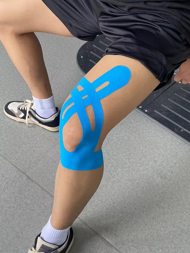 băng dán gối knee kinesiology tape (1 băng) 5 bang dan co ho tro goi knee kinesiology tape 1 Băng dán gối Knee Kinesiology Tape (1 băng) - YCB.vn