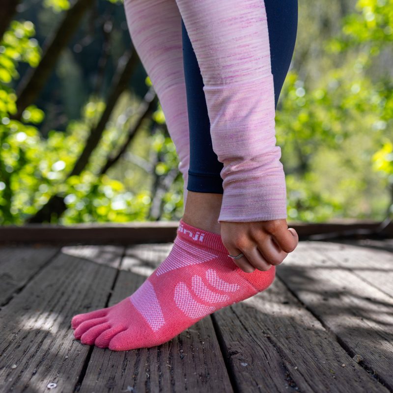 injinji_women_ultra_run_no_show_coral_3