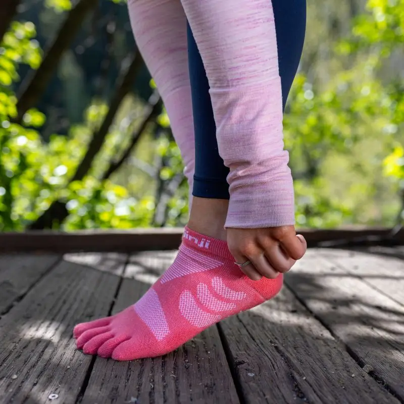 injinji_women_ultra_run_no_show_coral_3