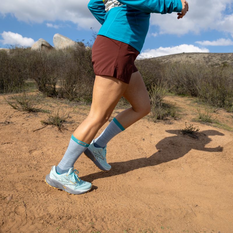 vo-xo-ngon-women-trail-midweight-crew-Aqua (4)