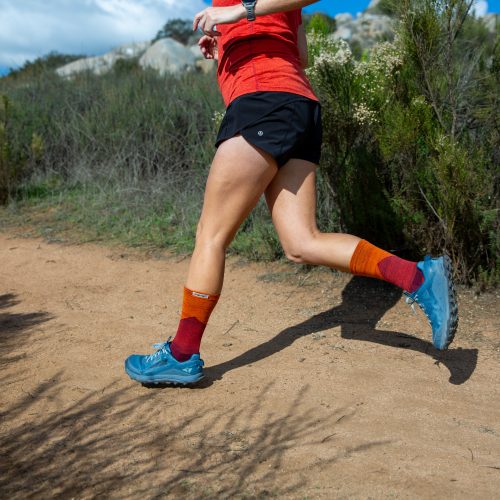 vo-xo-ngon-women-trail-midweight-crew-Sunset (3)