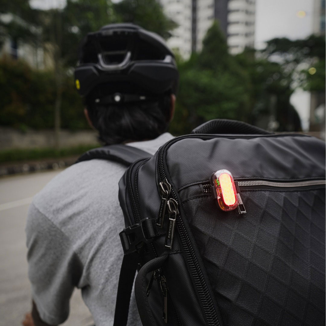 đèn xe đạp đa năng lumos firefly mini 14 non bao hiem xe dap lumos ultra aero 29 1 Đèn xe đạp đa năng Lumos Firefly Mini - YCB.vn