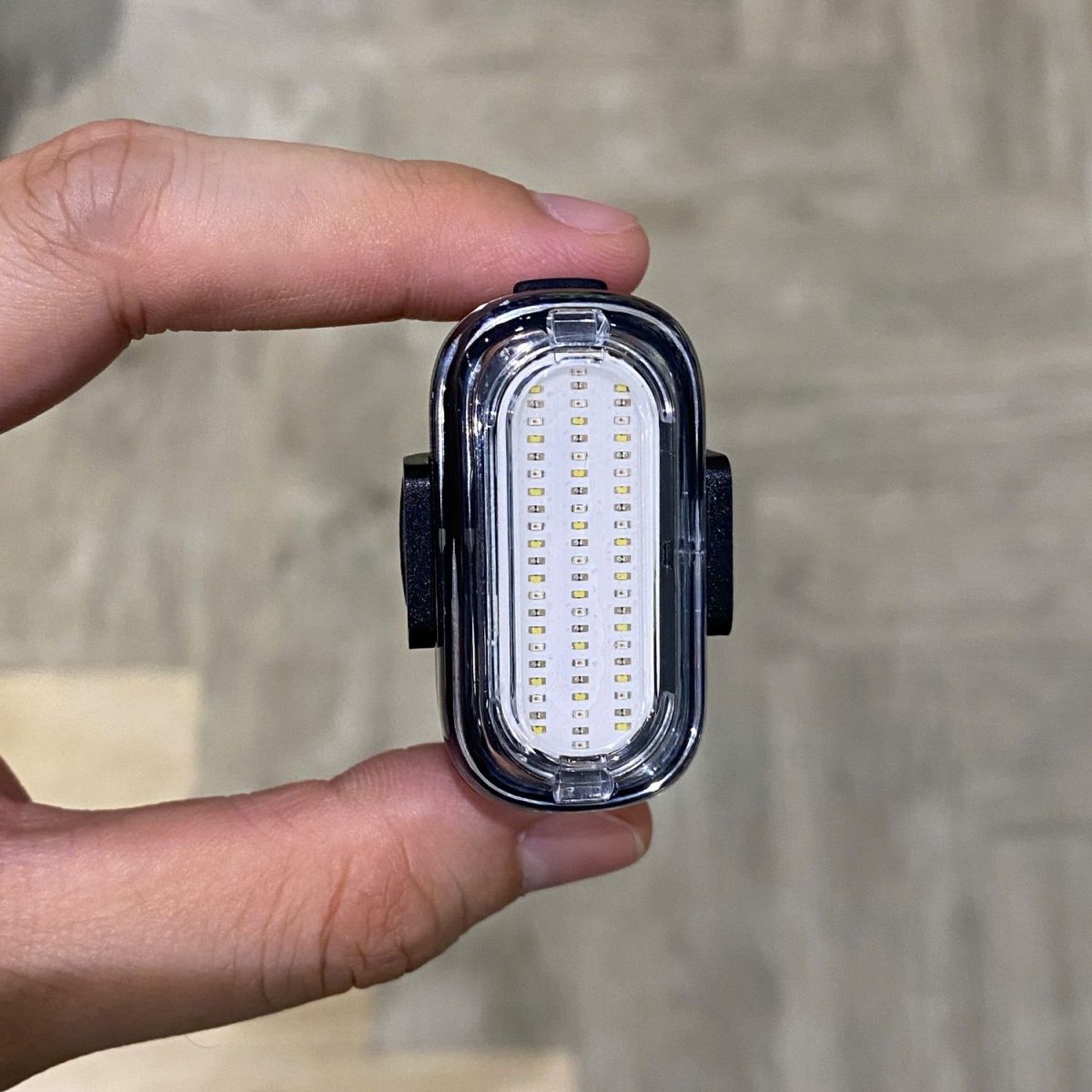 đèn xe đạp đa năng lumos firefly mini 7 non bao hiem xe dap lumos ultra aero 8 Đèn xe đạp đa năng Lumos Firefly Mini - YCB.vn