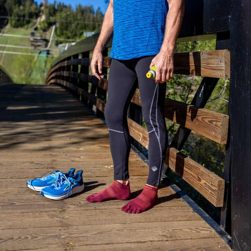 injinji-run-lightweight-noshow-Mahogany (2)